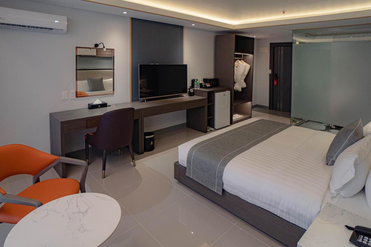 Subic Riviera Hotel And Residences オロンガポ エクステリア 写真